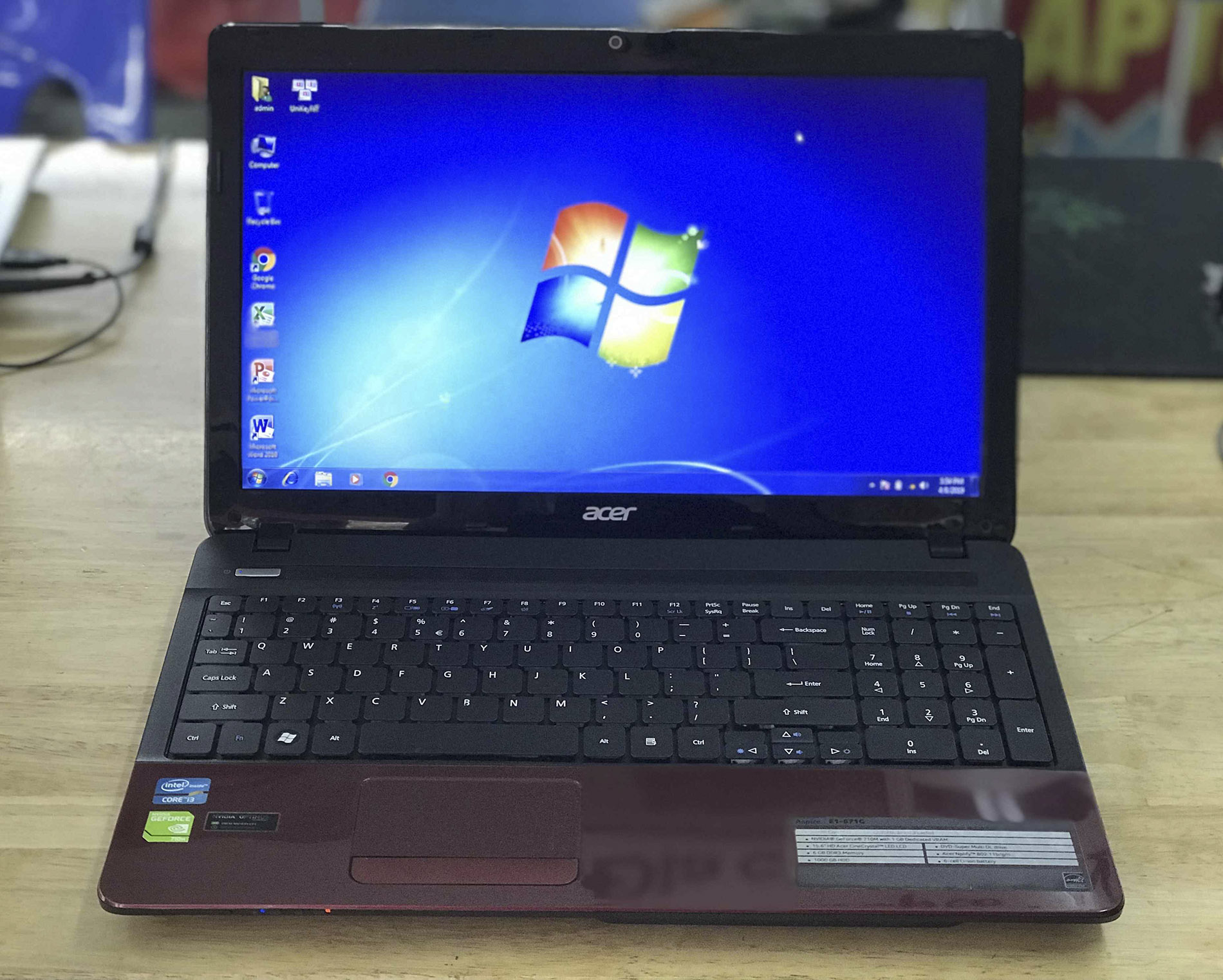 Thiết kế của laptop Acer Aspire E1-571G
