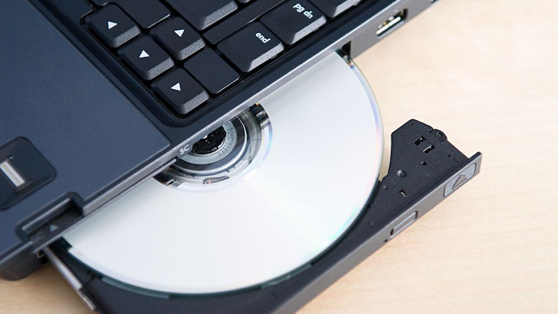 Kiểm tra các đĩa CD/DVD khi đưa vào ổ đĩa máy
