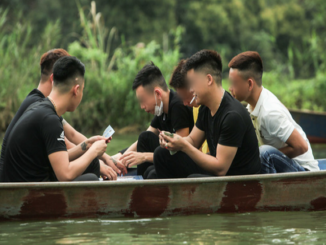 Xuất hiện tệ nạn đánh bài gần chùa Hương